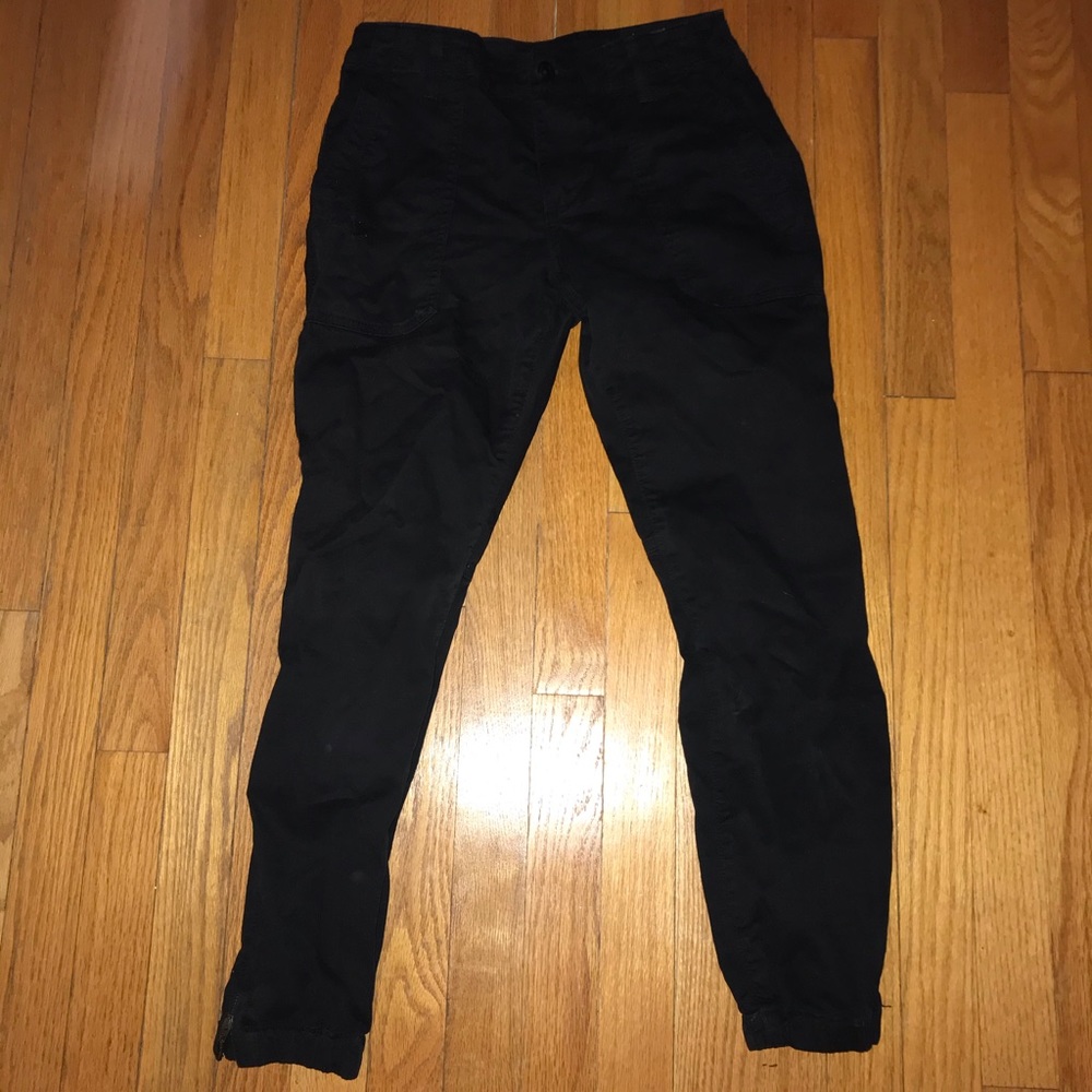 Black Vince Pants with zipper at ankle